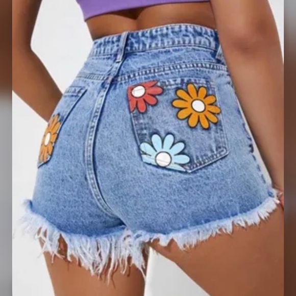 Distressed Jean shorts with flour painted pockets - Picture 1 of 6